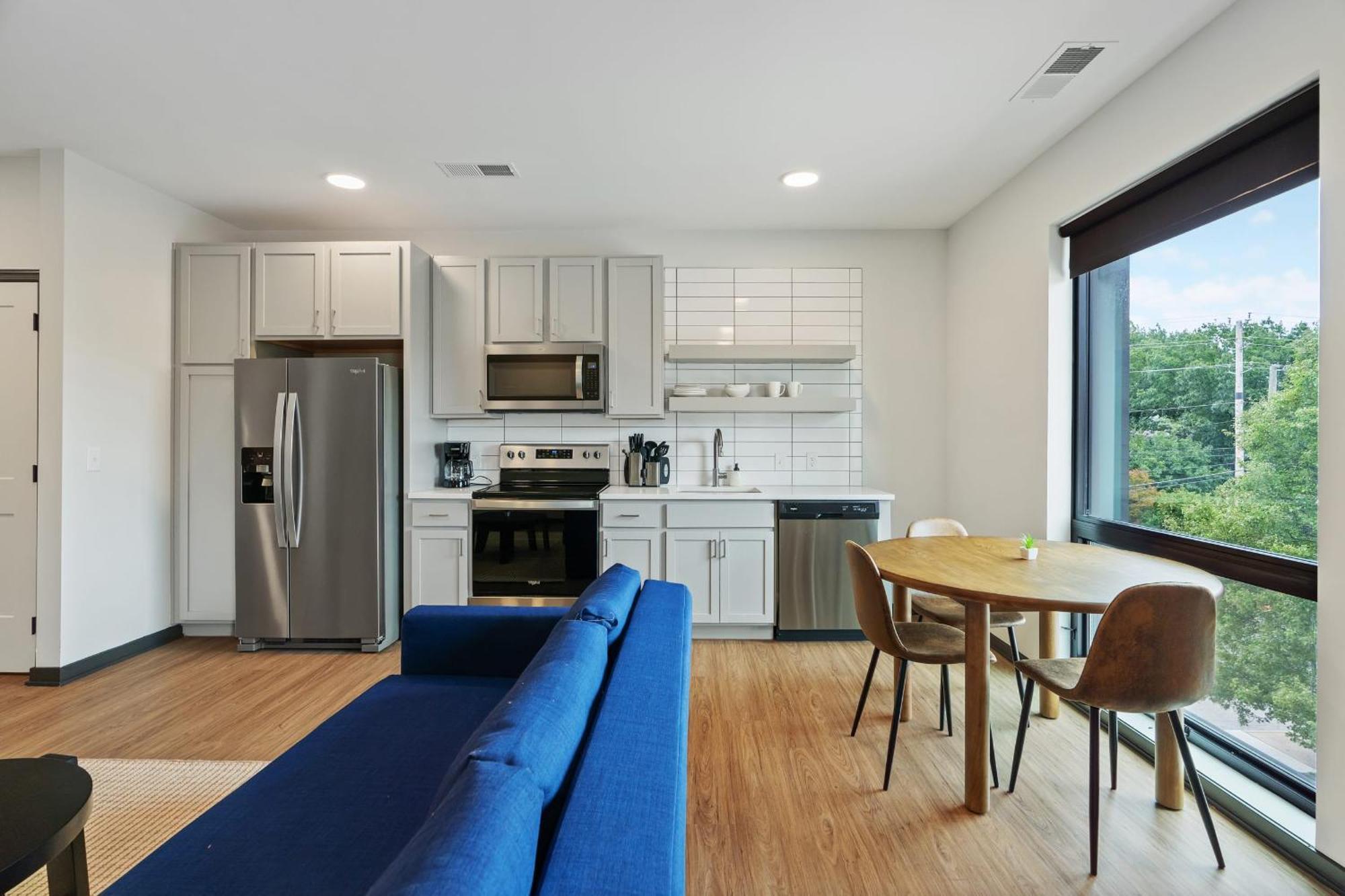 Cozysuites On Mass With Garage Parking #4 Индианаполис Экстерьер фото